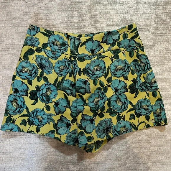 Alice & Olivia Floral High-Waisted Shorts, Size 6 - Picture 4 of 7